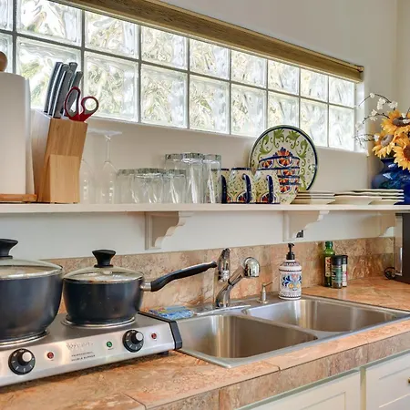 Tucson Cottage With Patio Less Than 2 Mi From Downtown And Ua!