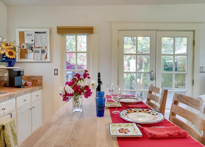 With Patio Less Than 2 Mi From Downtown And Ua! 3* Tucson