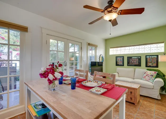 With Patio Less Than 2 Mi From Downtown And Ua! Hotel