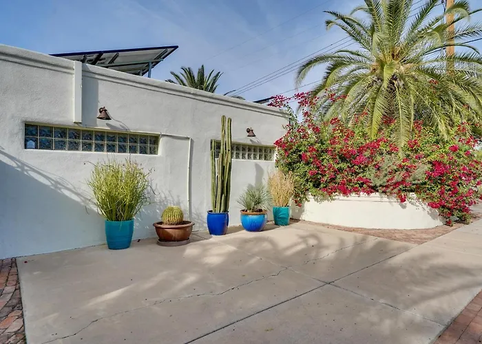 Hotel With Patio Less Than 2 Mi From Downtown And Ua!