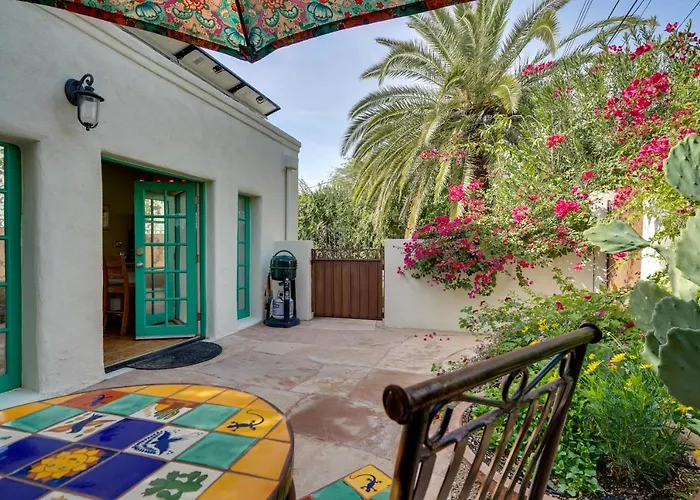 With Patio Less Than 2 Mi From Downtown And Ua! Hotel