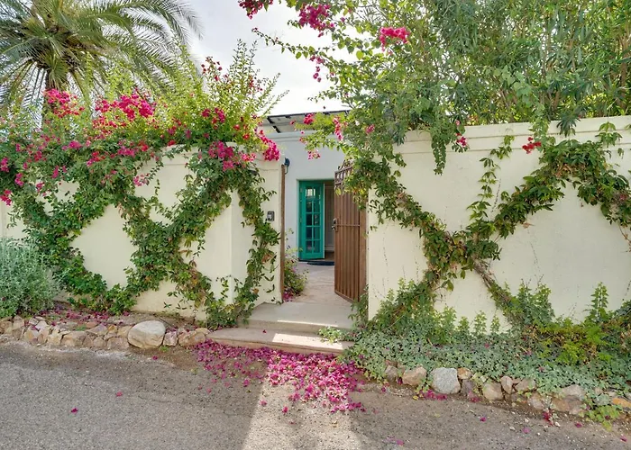 With Patio Less Than 2 Mi From Downtown And Ua! 3*