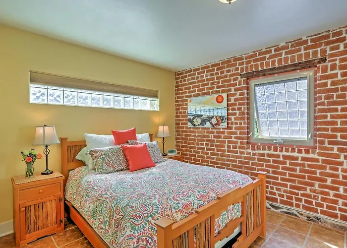 With Patio Less Than 2 Mi From Downtown And Ua! Tucson